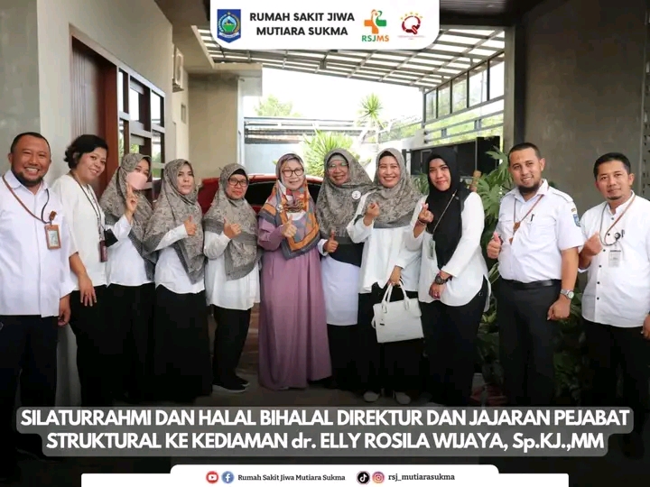 SILATURRAHMI DAN HALAL BI HALAL DIREKTUR DAN JAJARAN PEJABAT STRUKTURAL KE KEDIAMAN dr. ELLY ROSILA WIJAYA, Sp. KJ. MM